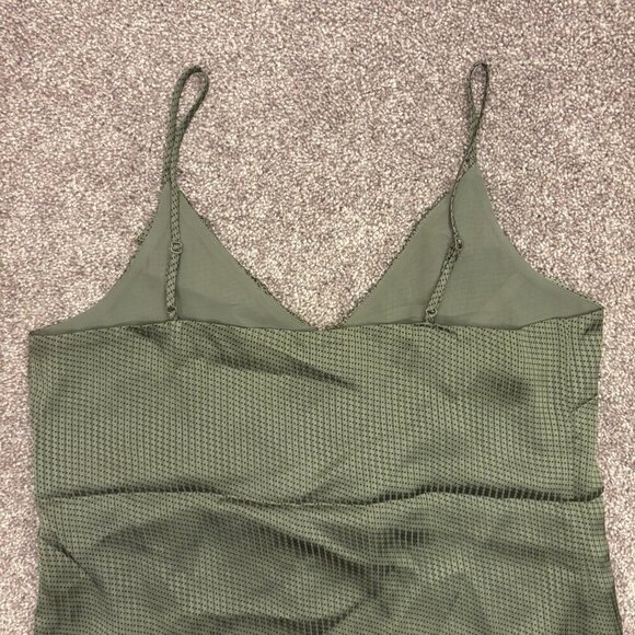 Express Women's Satin Downtown Cami Size XS Green V-Neck Ruffle Front NWT $48 - Picture 9 of 16